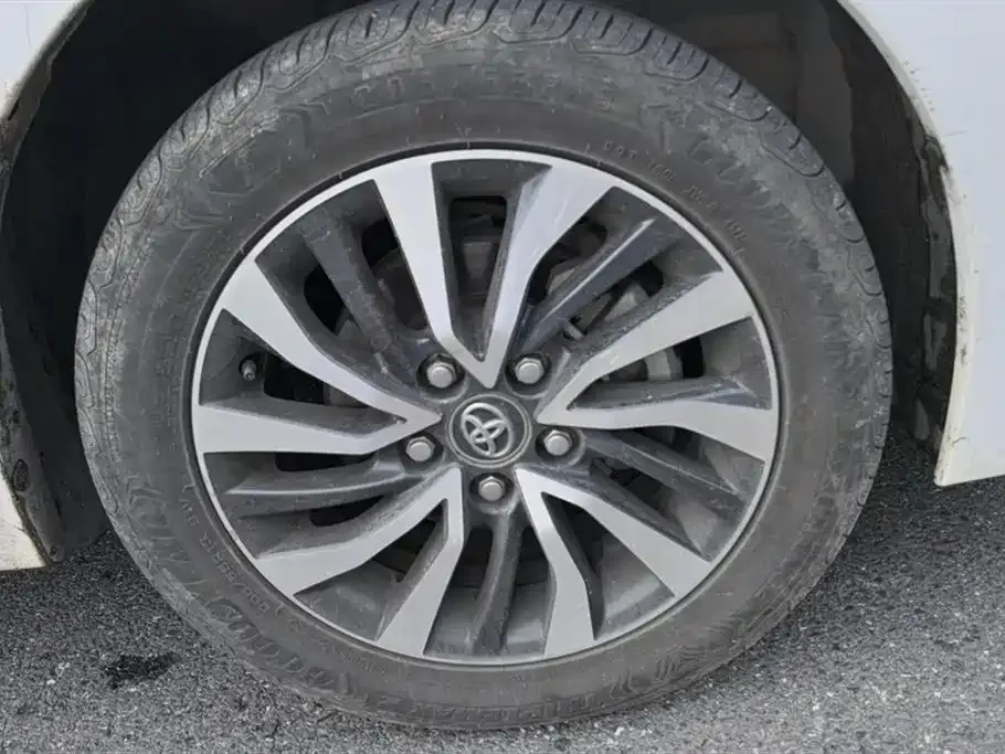 Toyota Corolla Facelift Hybrid 1.8L E-CVT Leading Edition 2019 — фото 6