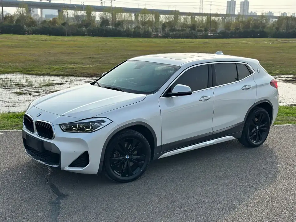 BMW X2 sDrive25i Leading M Off-Road Package 2021