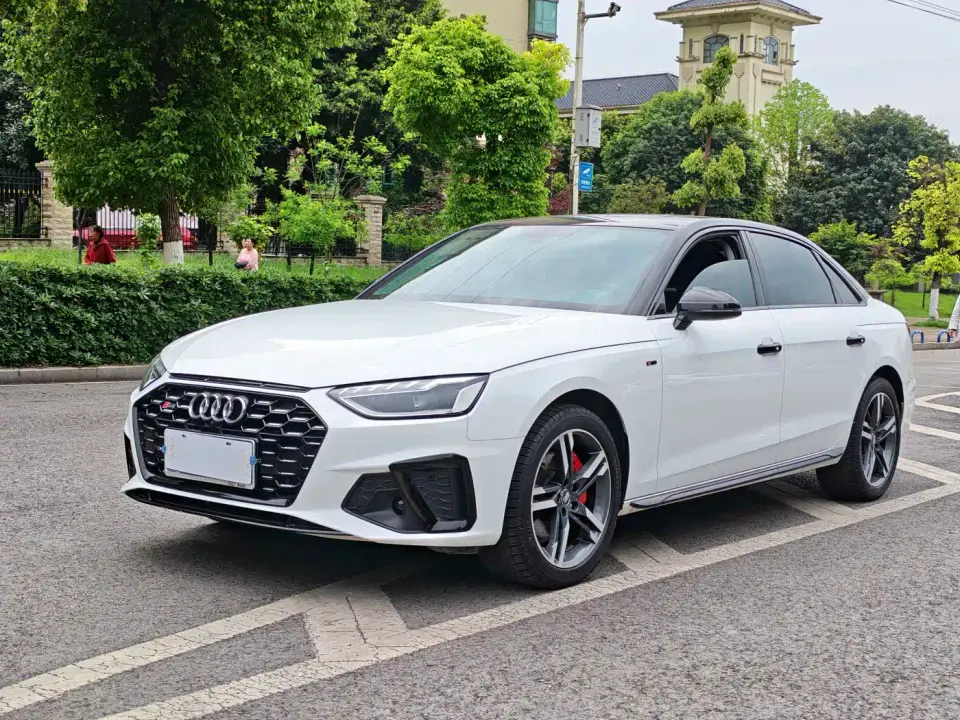 Audi A4L 40 TFSI Luxury Dynamic 2021