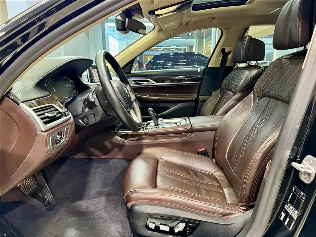 BMW 7 Series 730Li Luxury Package 2020 — фото 17