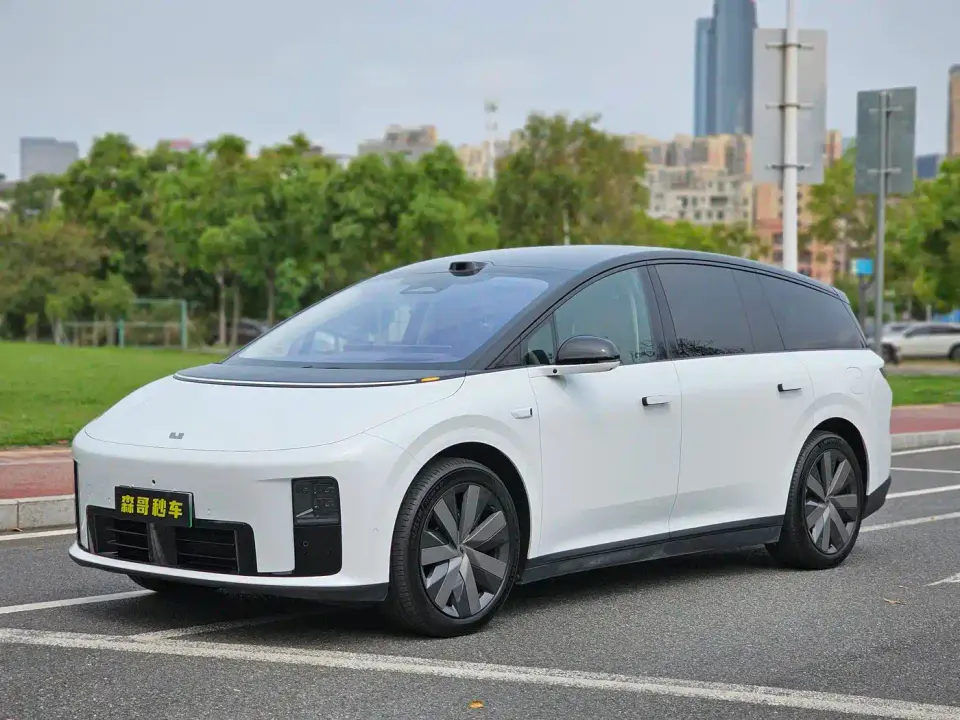 Li Auto Li i8 Standard Edition 2025