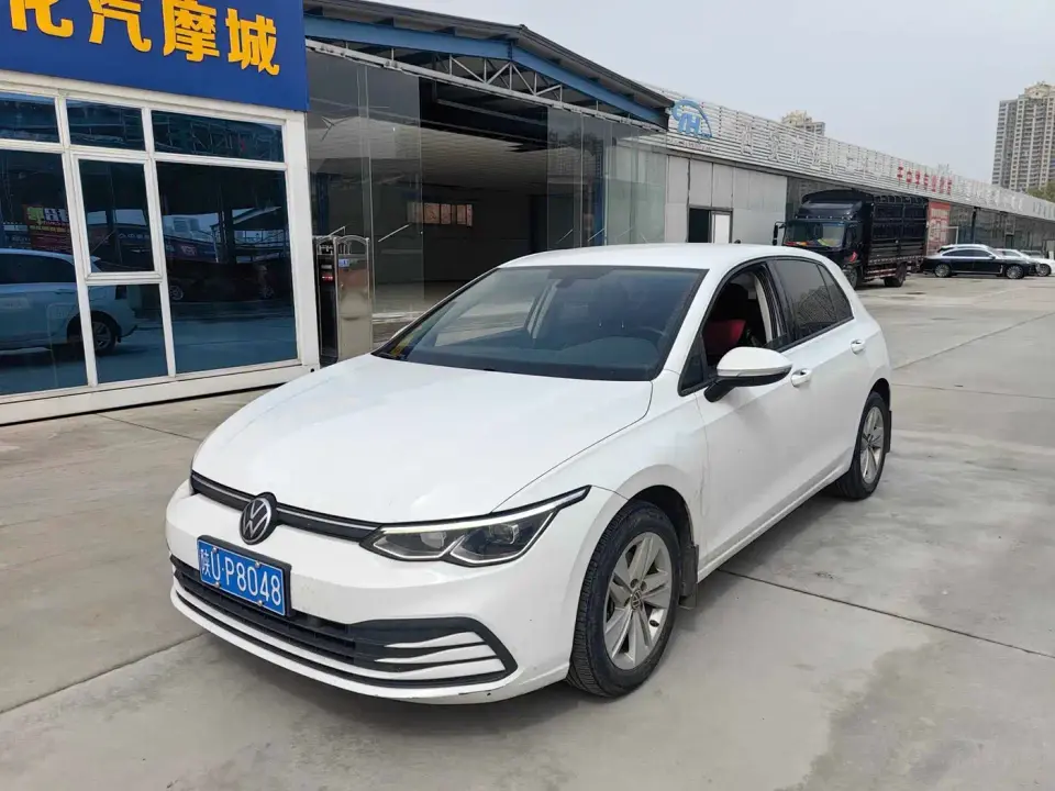 Volkswagen Golf 200TSI DSG 2021