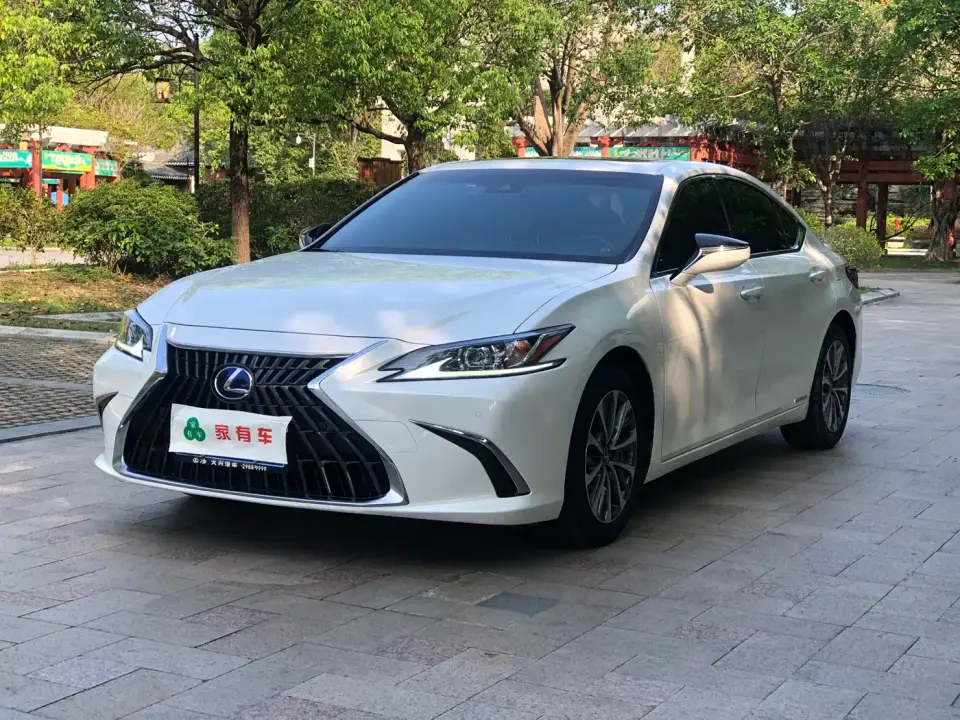 Lexus ES 300h Excellence Edition 2022