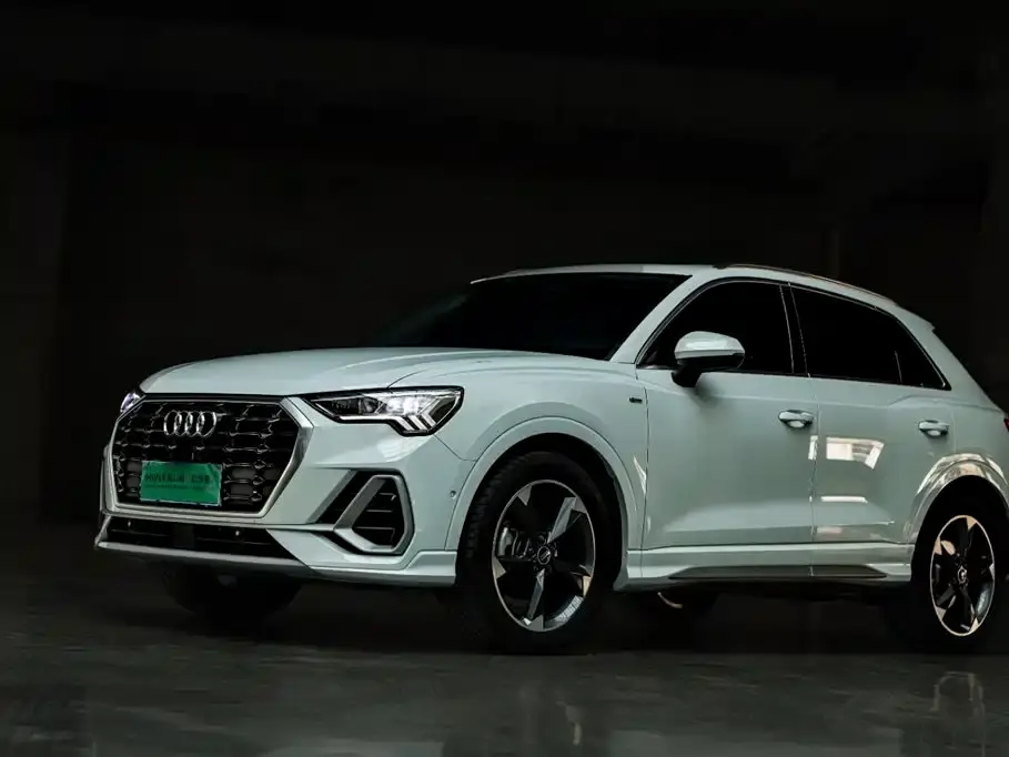 Audi Q3 35 TFSI Fashion Dynamic (1.4T) 2023