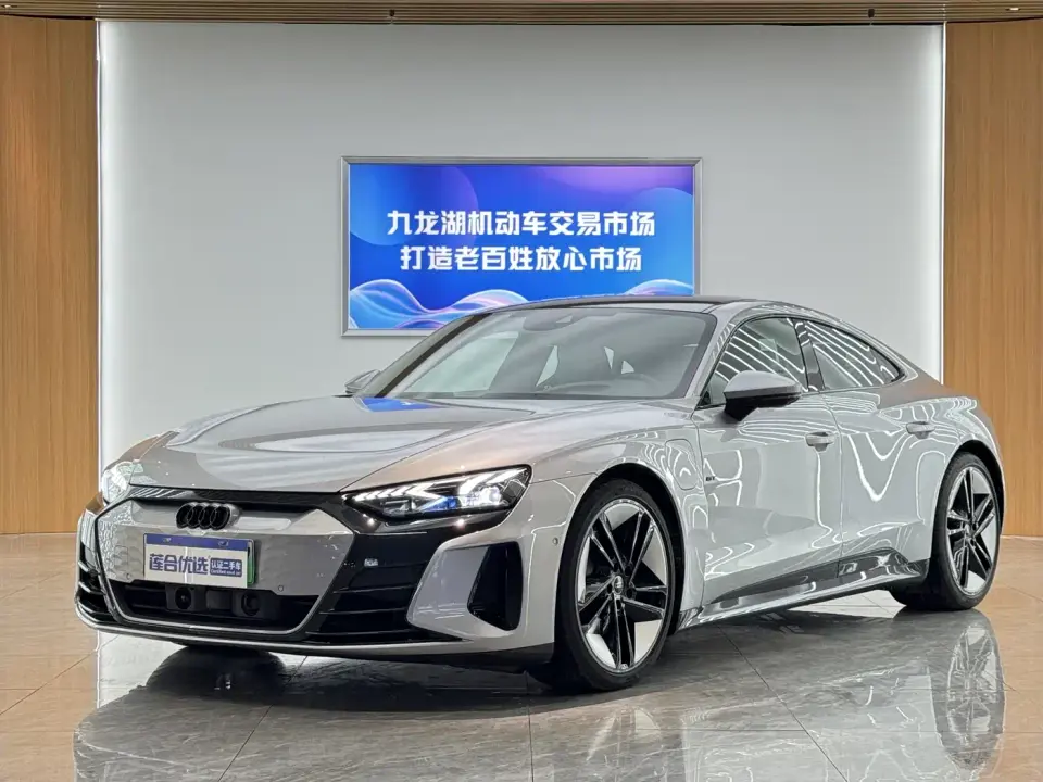 Audi e-tron GT Base Model 2024