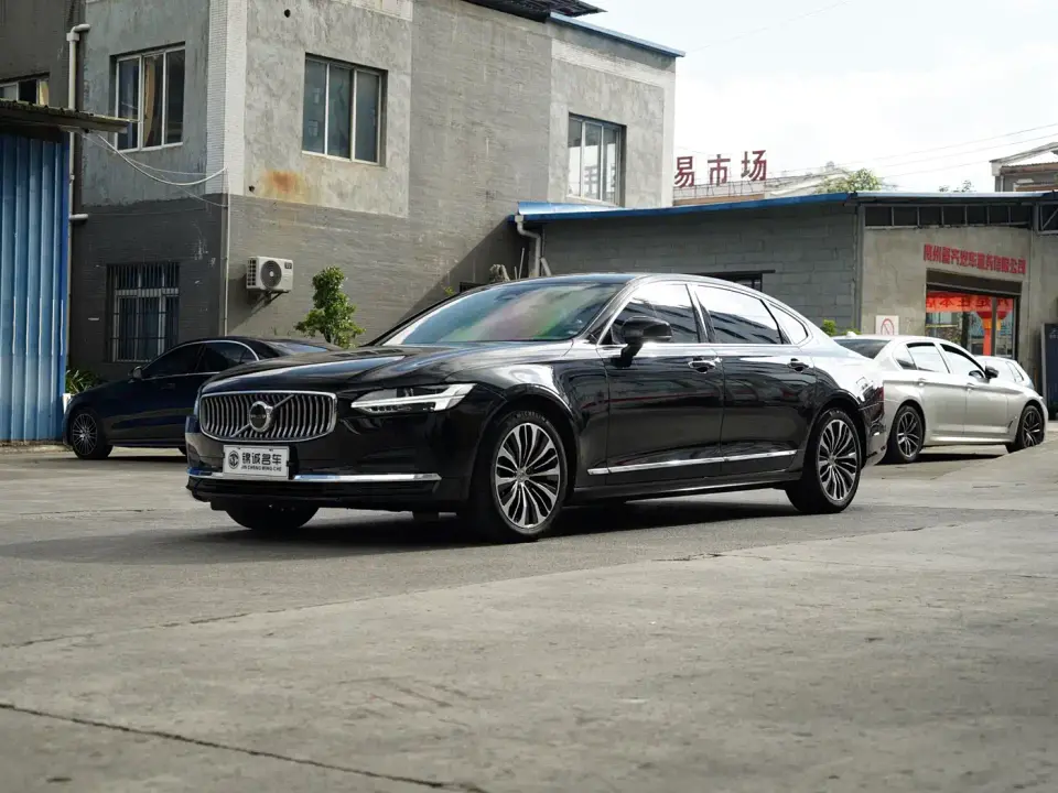 Volvo S90 B5 Momentum Luxury Edition 2022