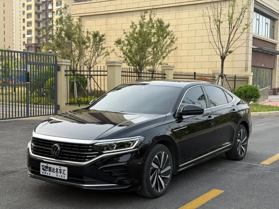 Volkswagen Passat Facelift 330TSI Luxury Edition 2023