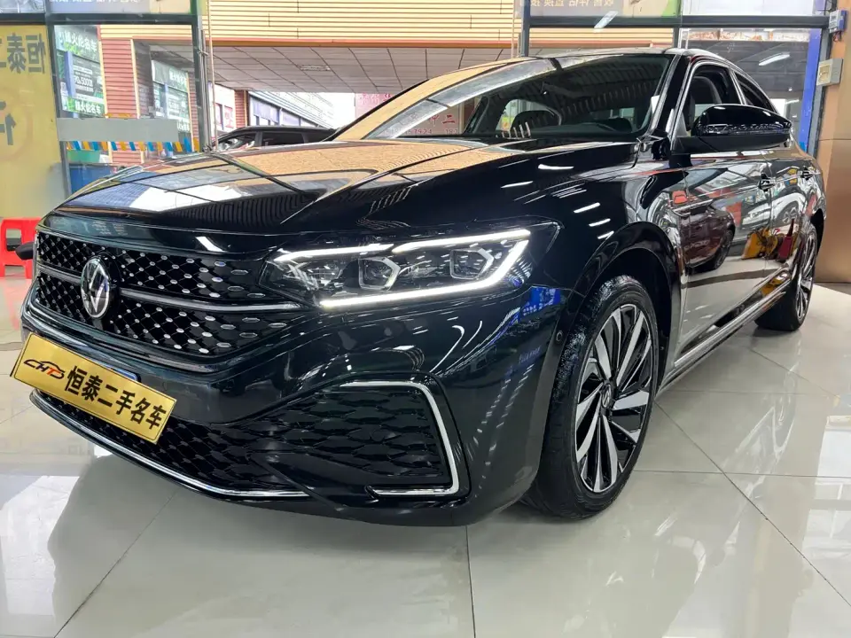 Volkswagen Passat 330TSI Starlight Luxury Edition 2022