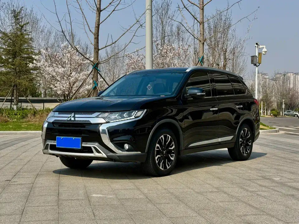 Mitsubishi Outlander 2.4L 4WD Deluxe Edition 5-Seater China VI 2020
