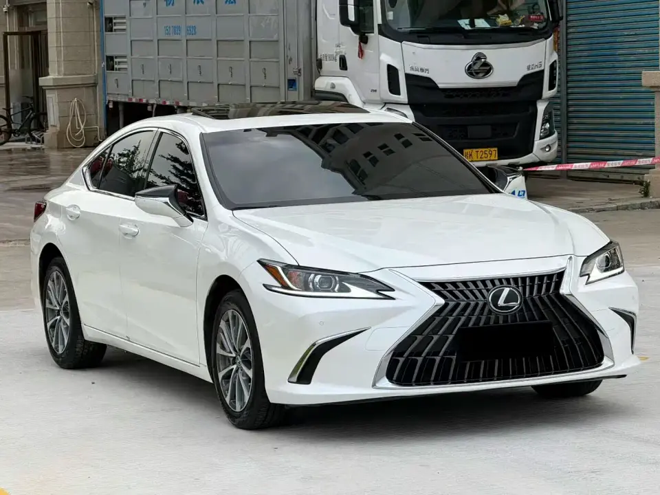 Lexus ES 200 Excellence Edition 2023