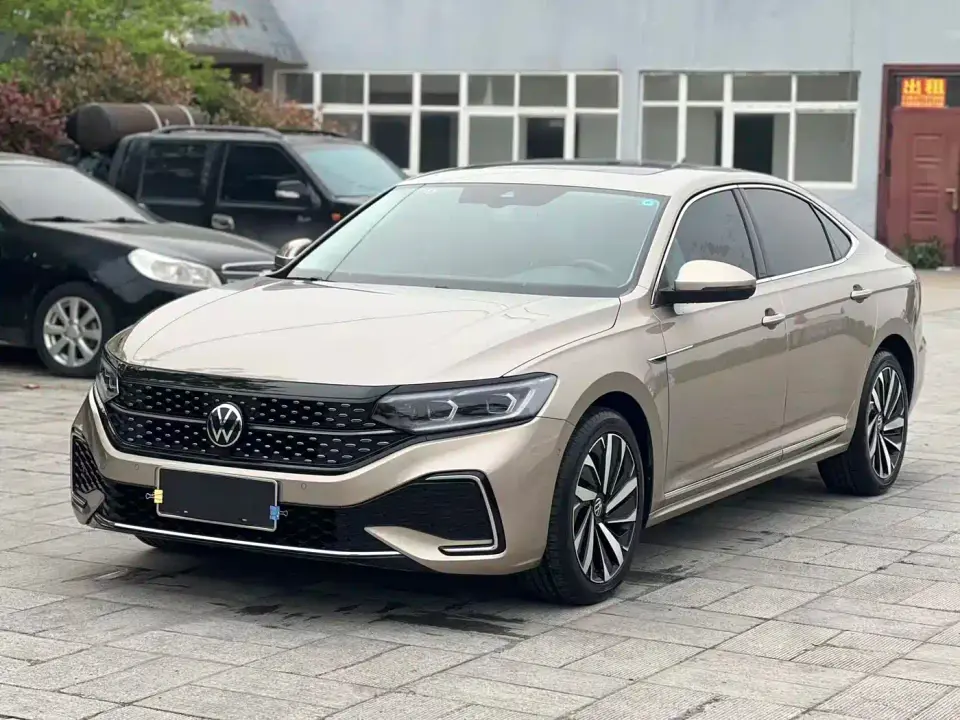 Volkswagen Passat 330TSI Starlight Luxury Edition 2021