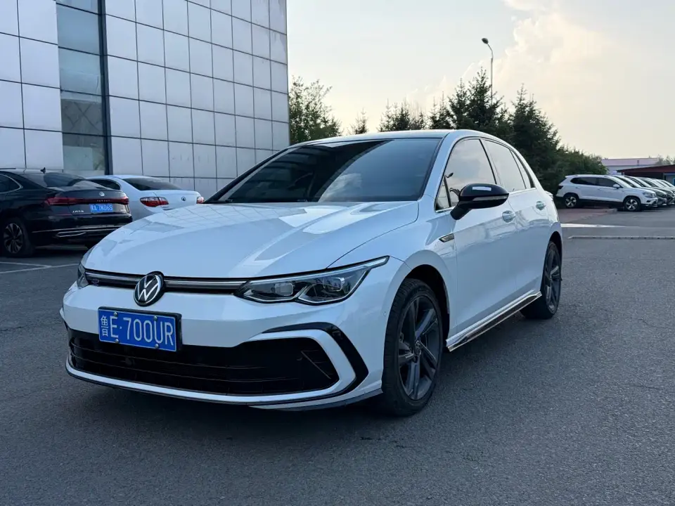Volkswagen Golf Model 280TSI DSG R-Line 2022