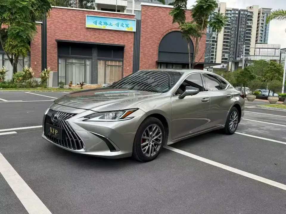 Lexus ES 300h Excellence Edition 2022