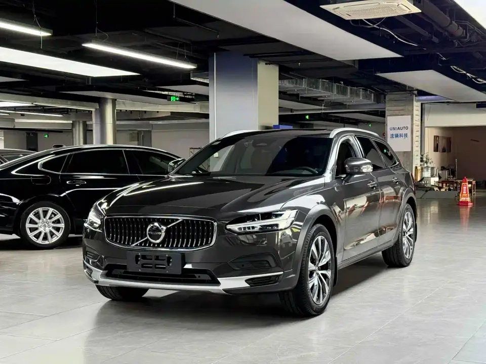 Volvo V90 Cross Country B5 AWD Wisdom Edition 2024
