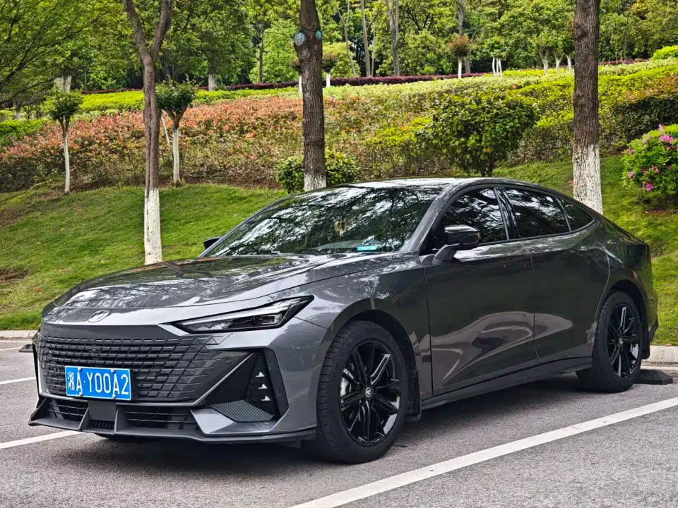 Changan UNI-V 1.5T Luxury Edition 2023