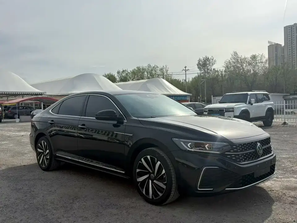 Volkswagen Passat 330TSI Starlight Luxury Edition 2023