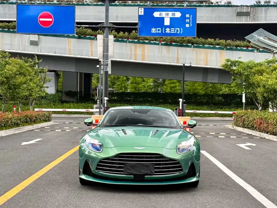 Aston Martin DB12 4.0T V8 Coupe 2025