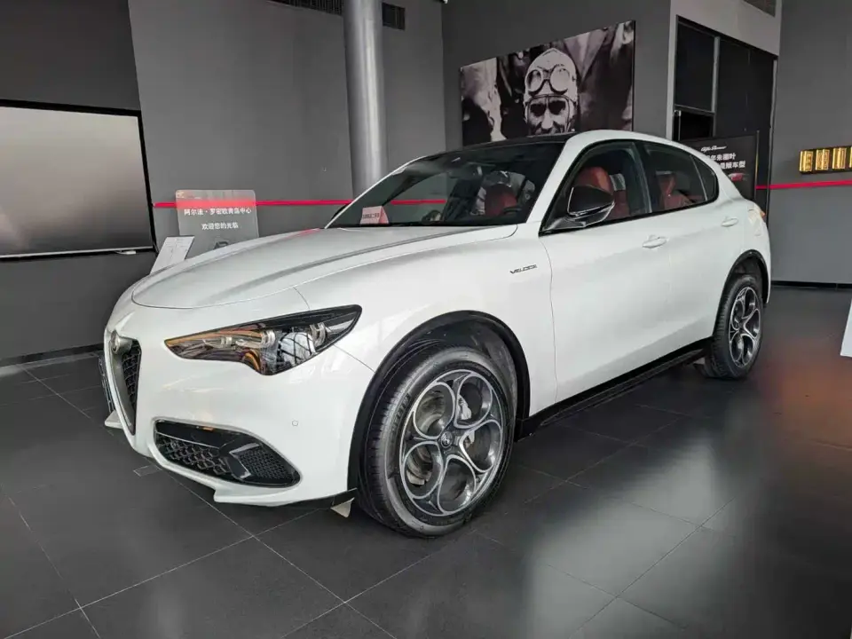 Alfa Romeo Stelvio 2.0T 280HP Veloce Track Edition 2024