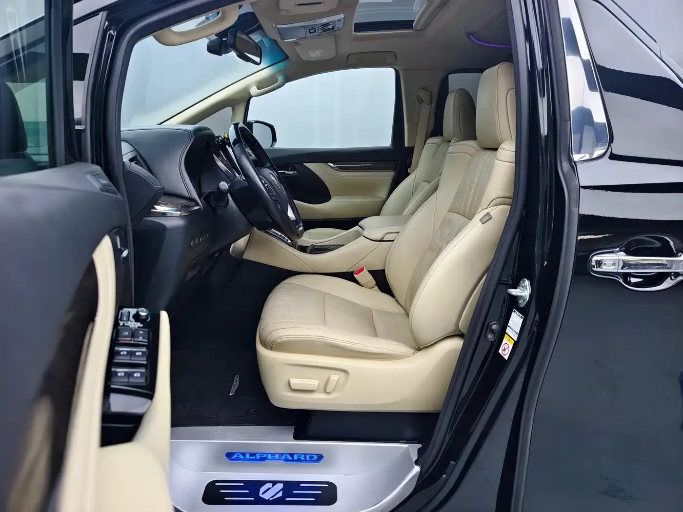 Toyota Alphard Facelift 3.5L Premium Edition 2019 — фото 9