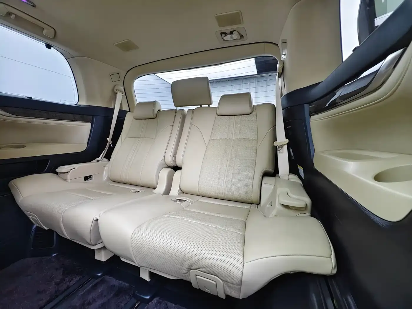 Toyota Alphard Facelift 3.5L Premium Edition 2019 — фото 21