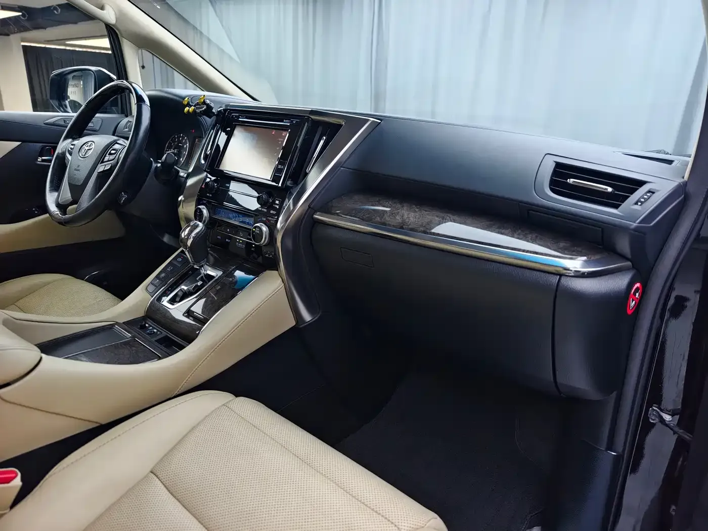 Toyota Alphard Facelift 3.5L Premium Edition 2019 — фото 16