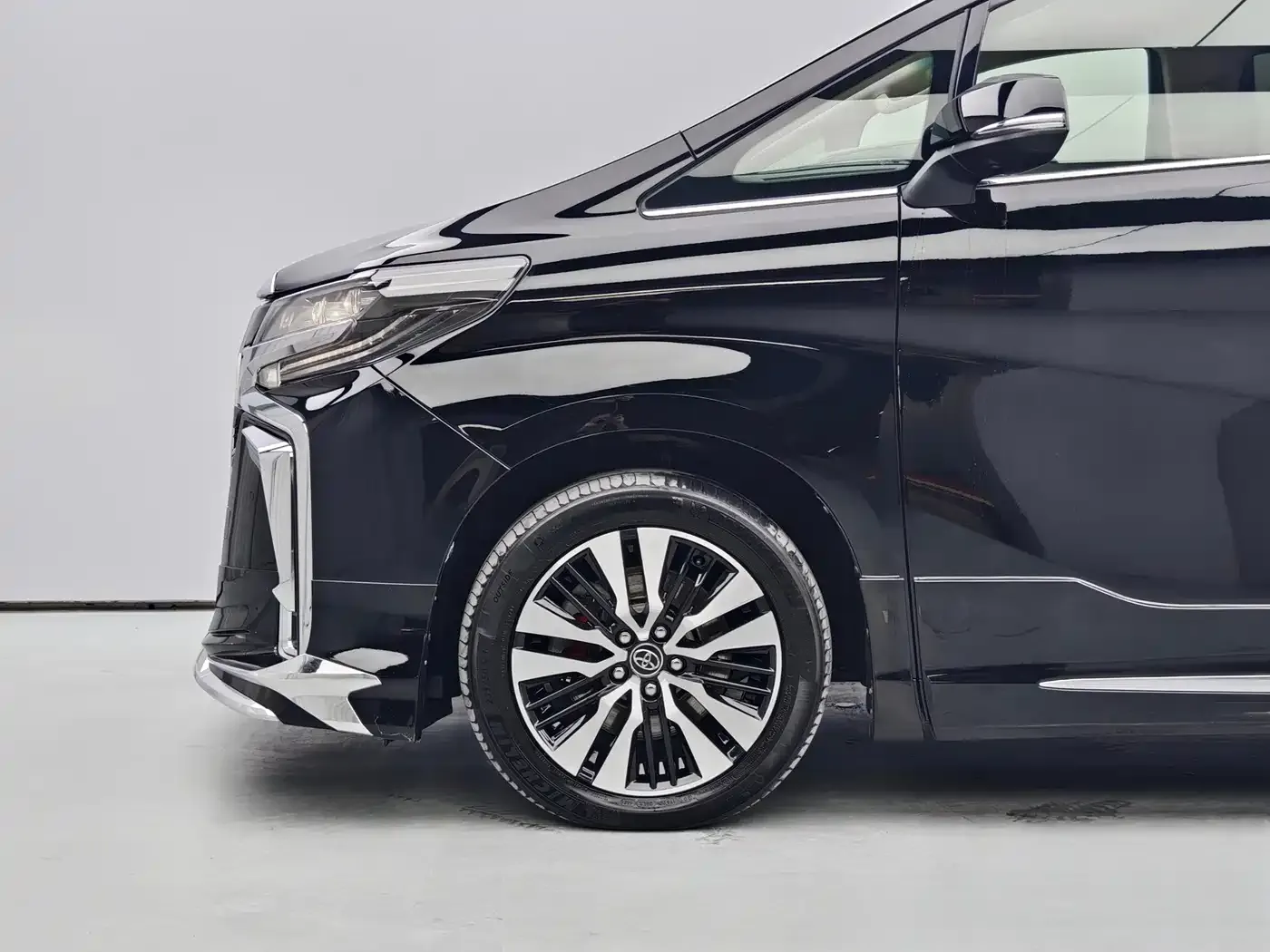 Toyota Alphard Facelift 3.5L Premium Edition 2019 — фото 6