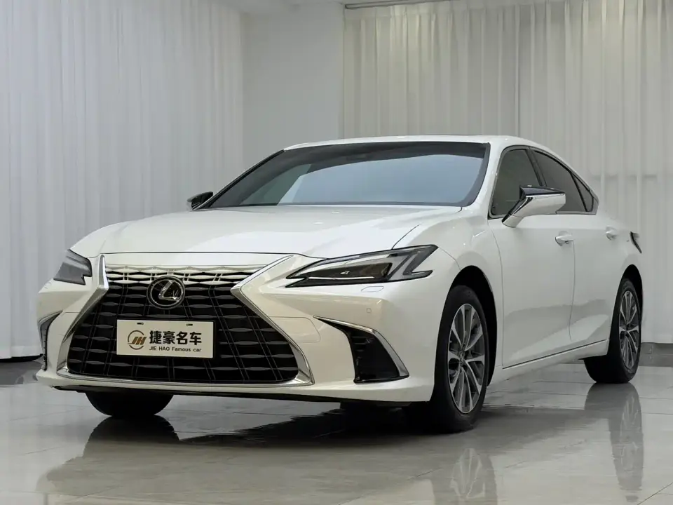 Lexus ES 200 Ultimate Edition 2025
