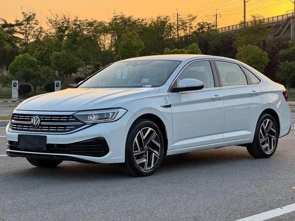 Volkswagen Sagitar 300TSI DSG Surpass Edition 2025