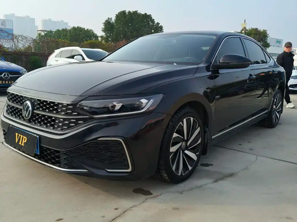 Volkswagen Passat 330TSI Starlight Elite Edition 2022