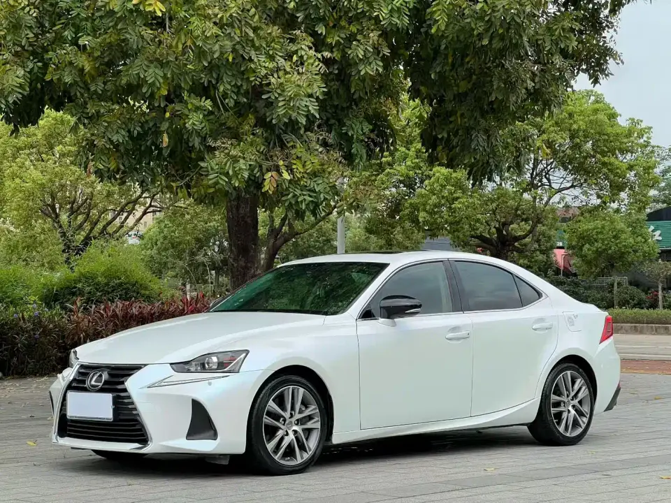 Lexus IS 300 Leading Edition 2019