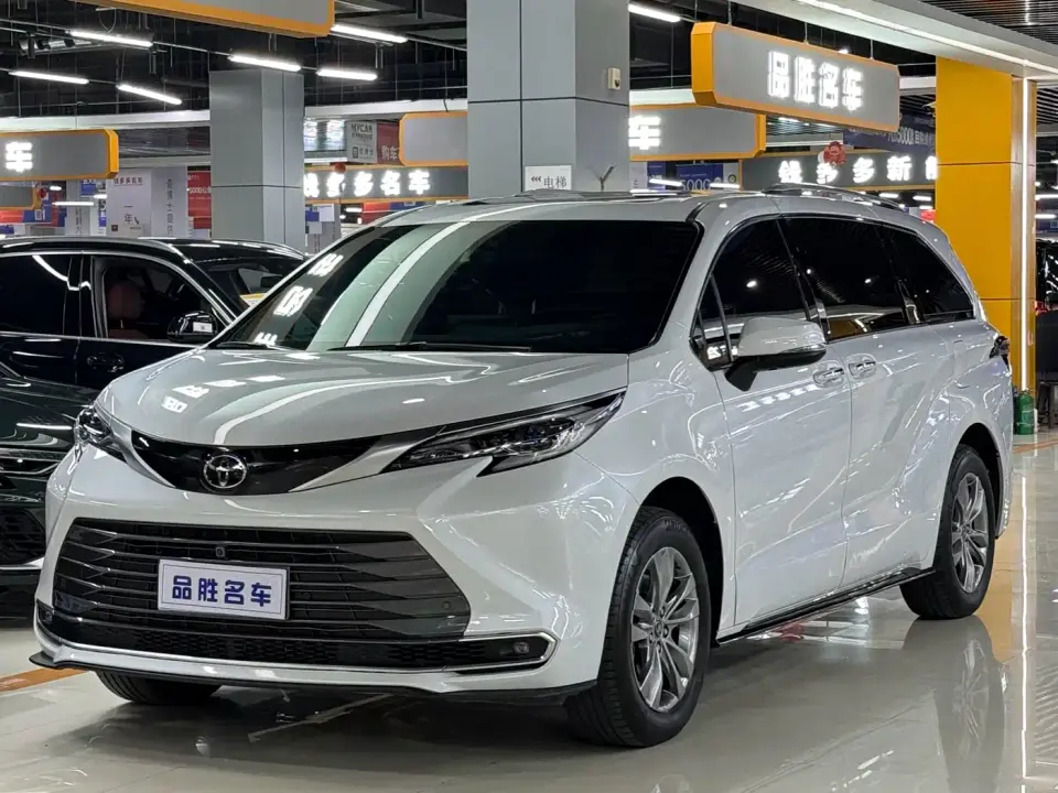 Toyota Sienna 2.5L Hybrid 4WD Premium Edition 2025