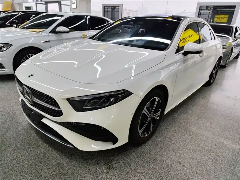 Mercedes-Benz A-Class A 200 L Fashion Edition 2024