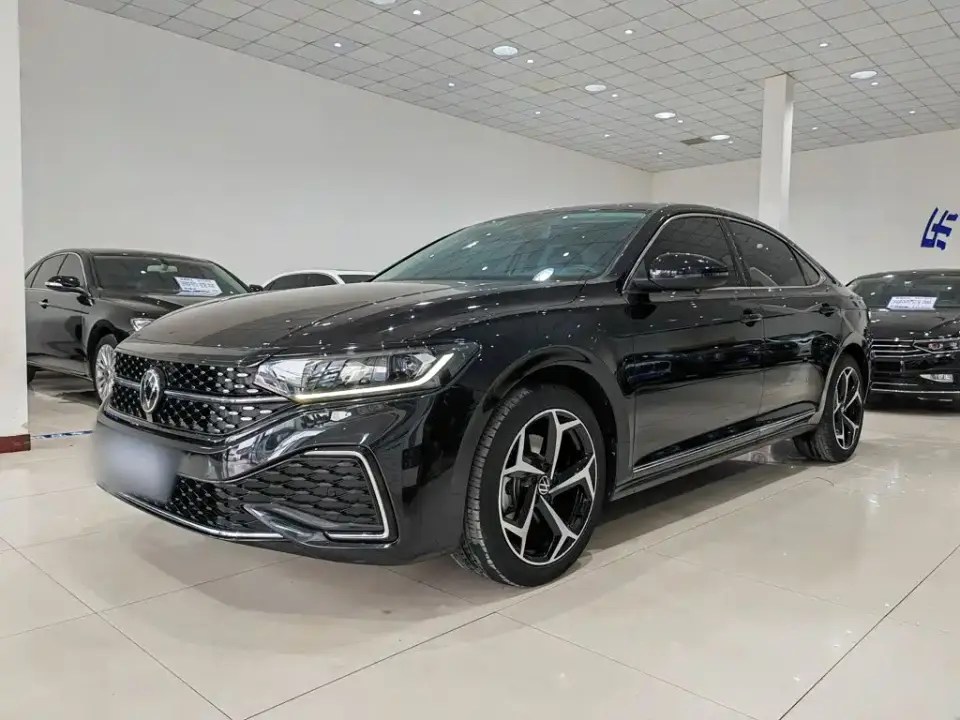 Volkswagen Passat Facelift 330TSI Starlight Elite Edition 2023