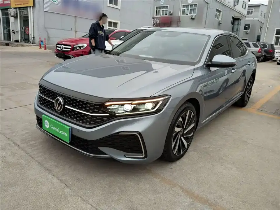 Volkswagen Passat 330TSI Starlight Luxury Edition 2021