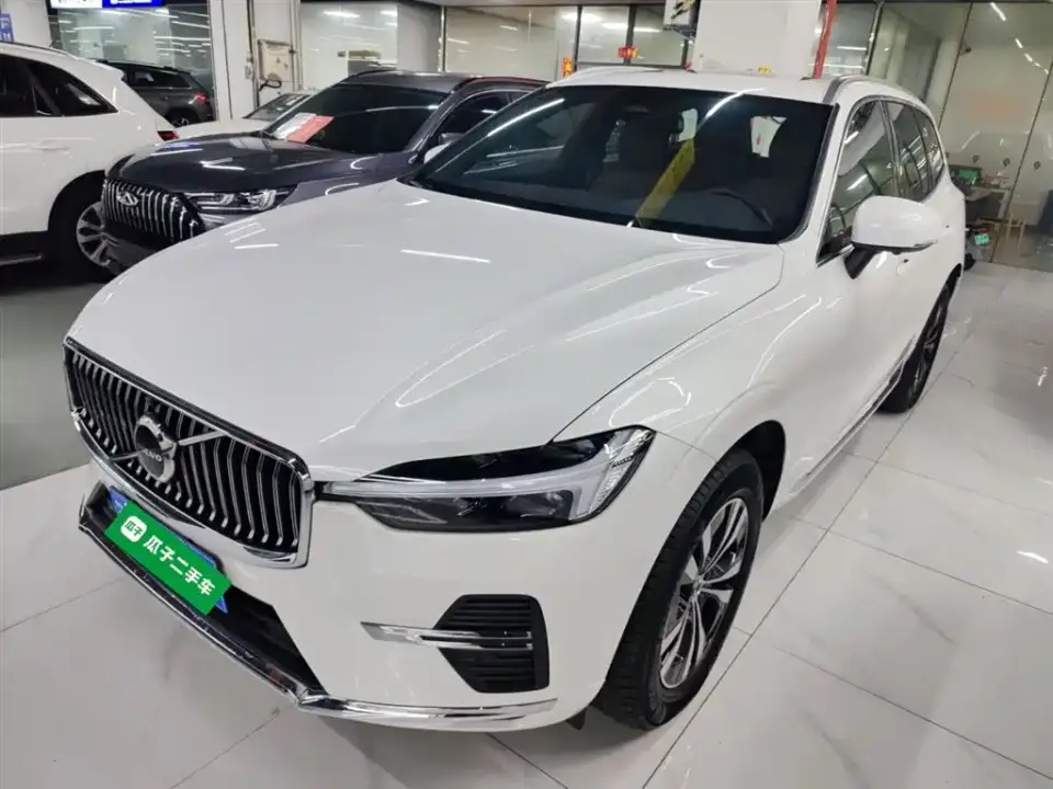 Volvo XC60 B5 AWD Smart Luxury Edition 2025