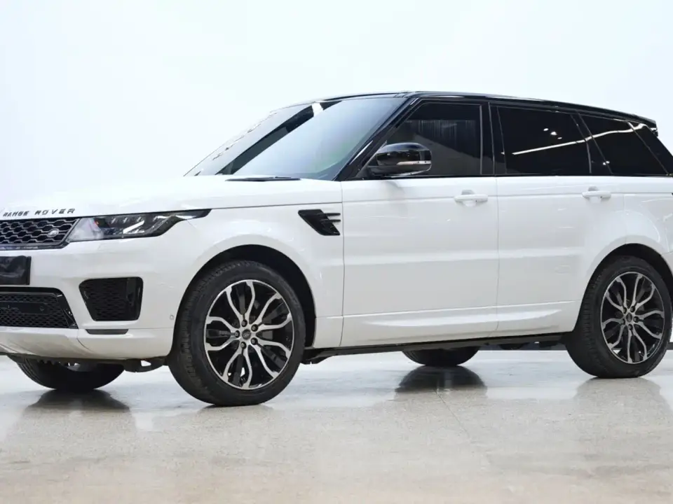 Land Rover Range Rover Sport 3.0 L6 Gloss Black Edition 2022