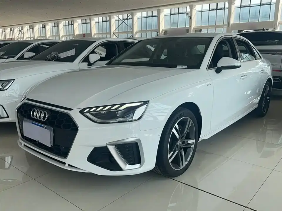 Audi A4L 40 TFSI Luxury Dynamic 2022