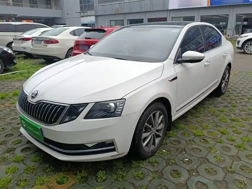 Skoda Octavia TSI230 DSG Smart Luxury Edition 2021
