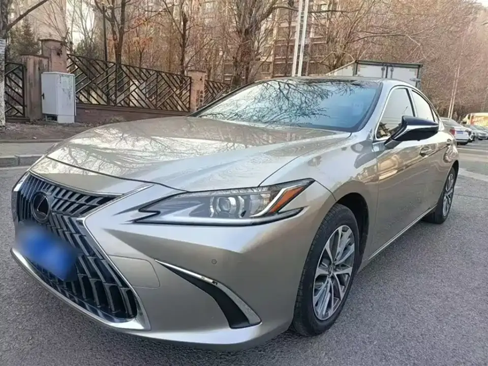 Lexus ES 200 Excellence Edition 2022