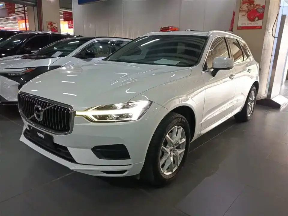 Volvo XC60 T5 4WD Intelligent Ease China VI 2019