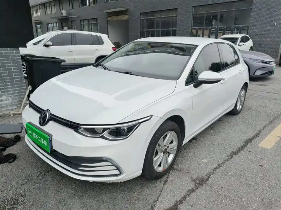 Volkswagen Golf Model 200TSI DSG 2023