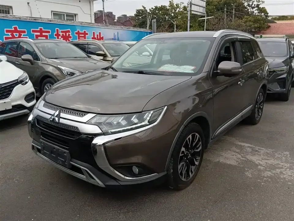 Mitsubishi Outlander 2.4L 4WD Deluxe Edition 7-seater China V 2019