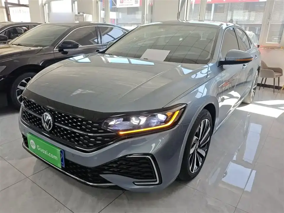 Volkswagen Passat 330TSI Starlight Elite Edition 2022