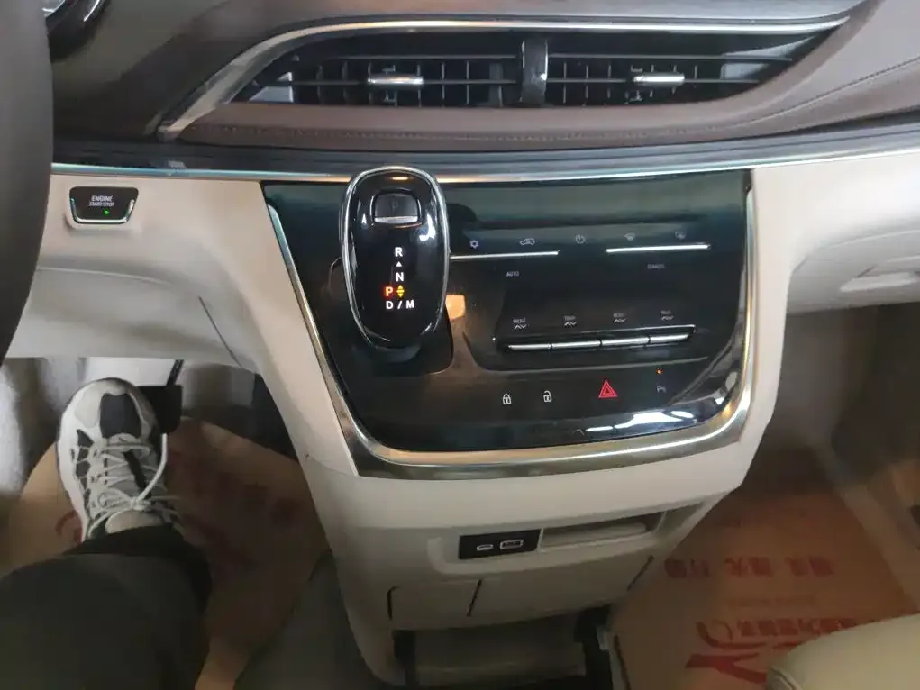 Buick GL8 Model Land Business Class Comfort 2022 — фото 10