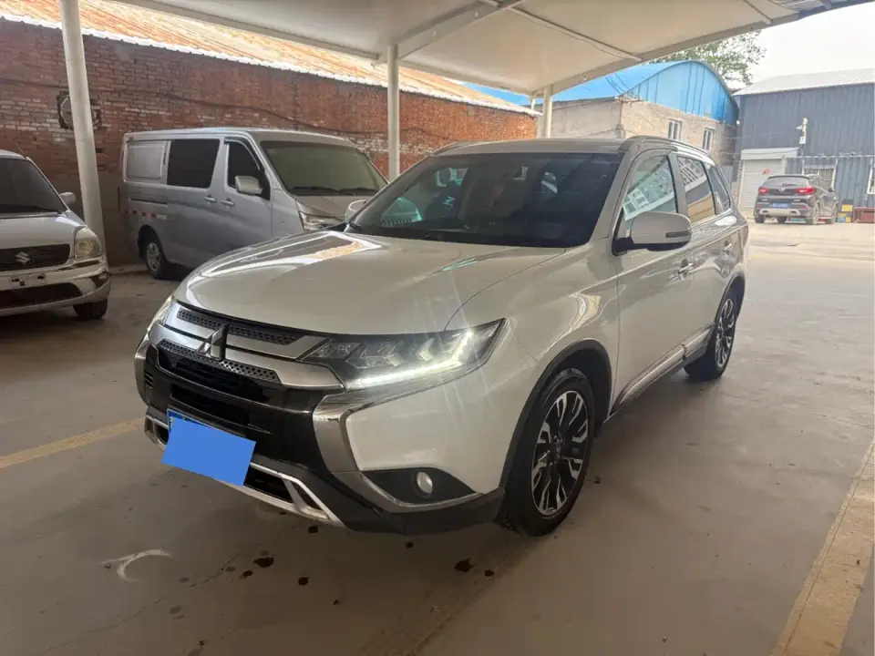 Mitsubishi Outlander 2.4L 4WD Deluxe Edition 5-seater China V 2019