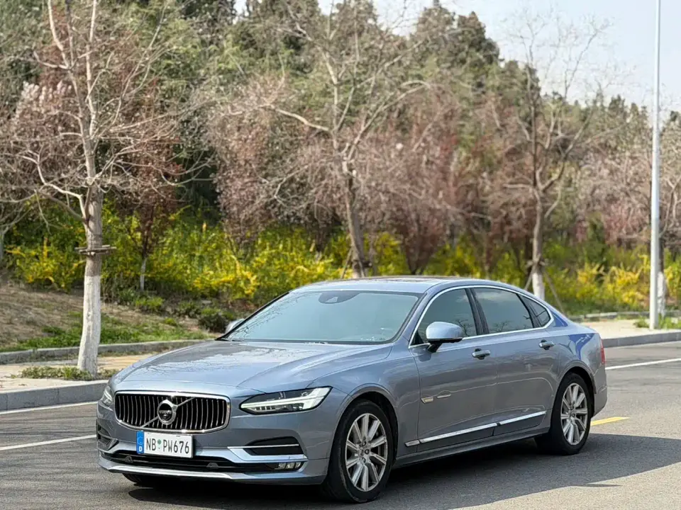 Volvo S90 T5 Momentum Luxury Edition 2020