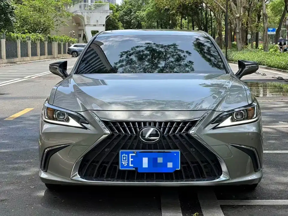 Lexus ES 200 Luxury Edition 2023