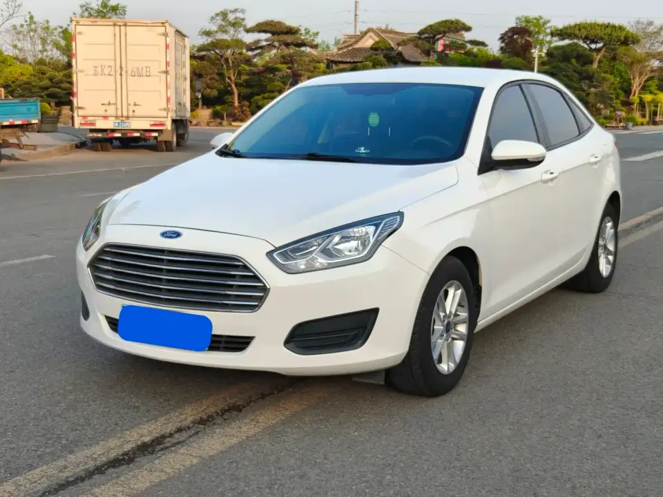 Ford Escort Facelift 1.5L Auto Premium Edition (TPMS) China VI 2021