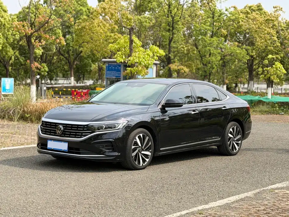 Volkswagen Passat 330TSI Luxury Edition 2022