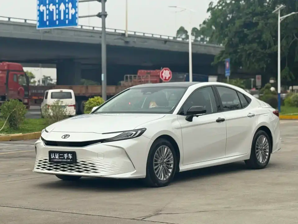 Toyota Camry 2.0GVP Luxury Edition 2024
